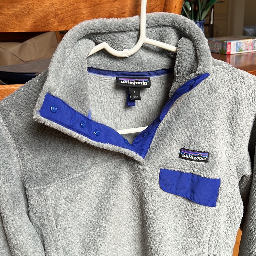 Women’s Small Patagonia snap-t Fleece Pullover - Grey with blue trim. Like new